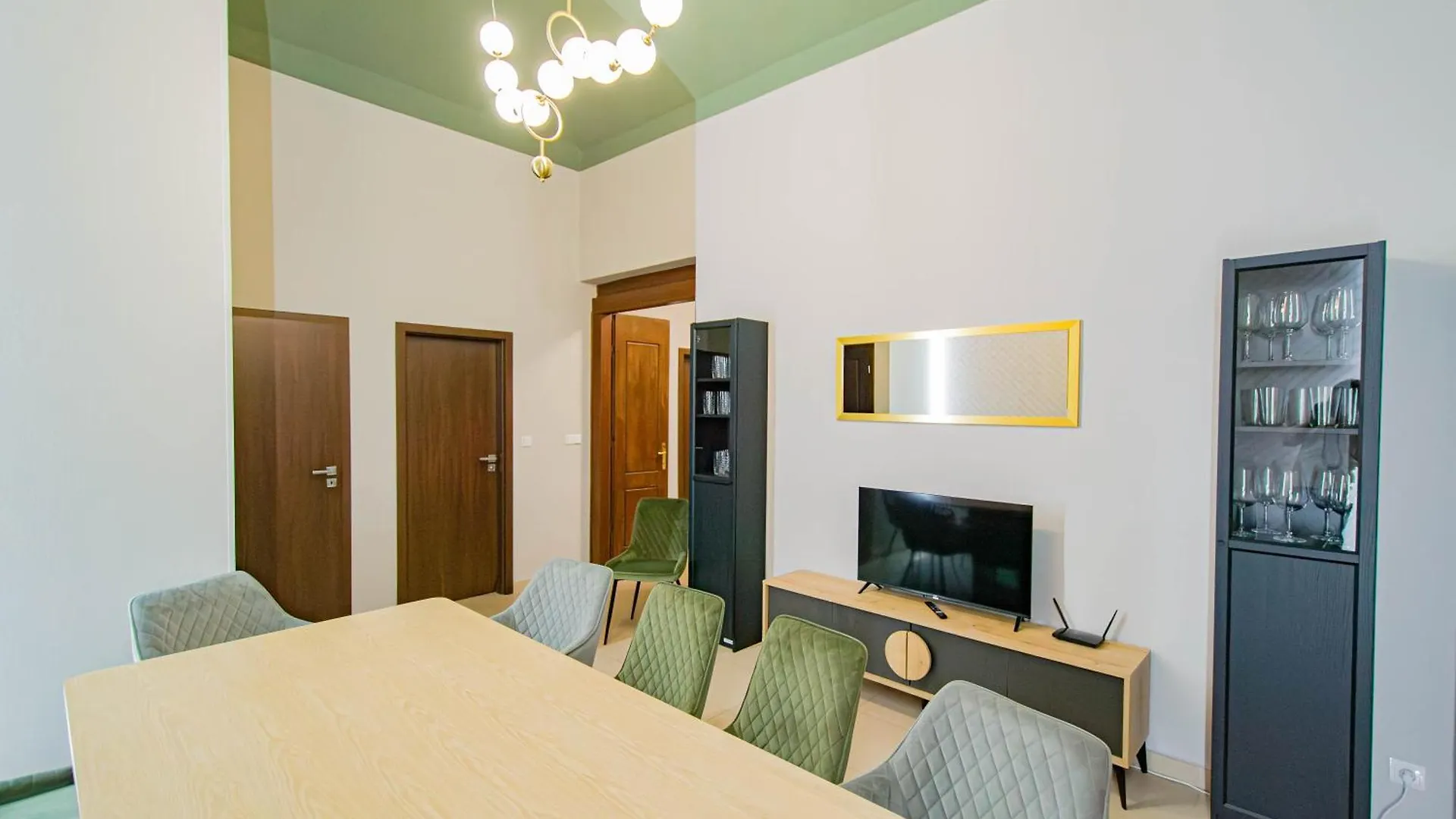Magnificent Apartment With Sauna And Billiards Prague