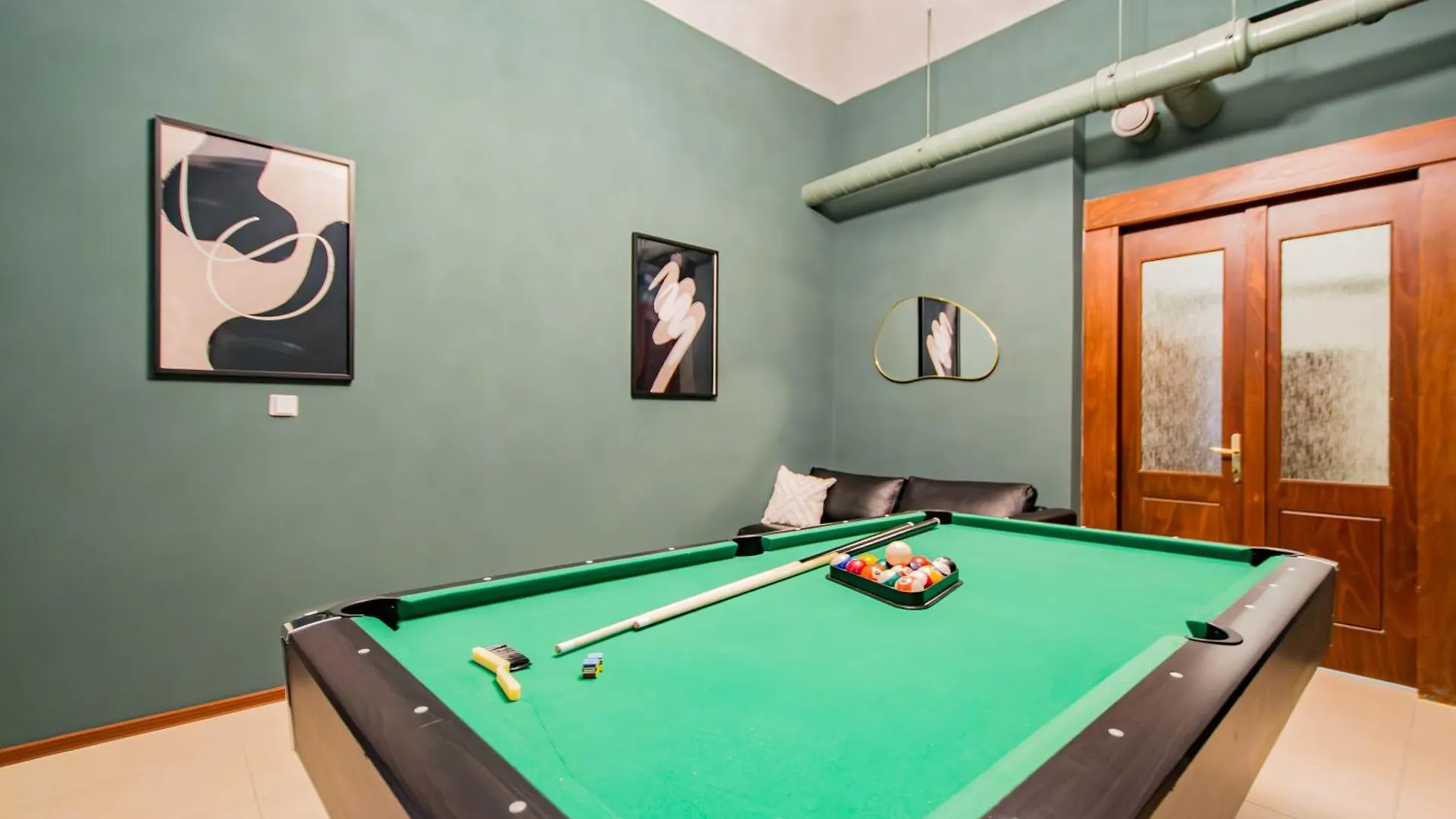 Magnificent Apartment With Sauna And Billiards Prague