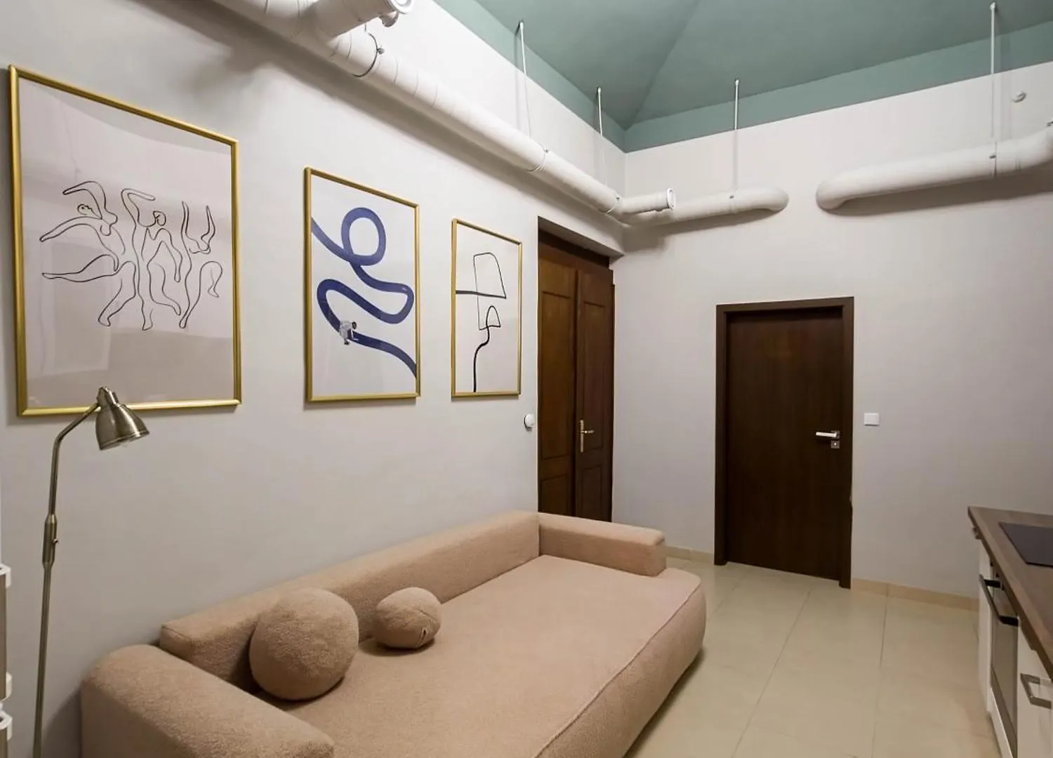 Magnificent Apartment With Sauna And Billiards Prague