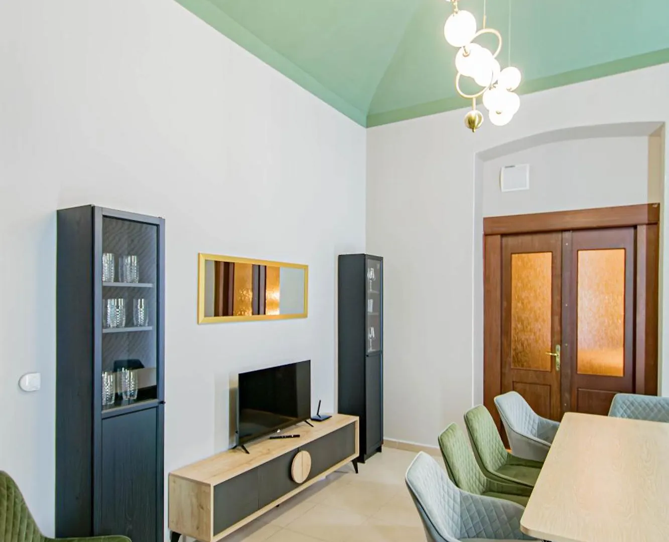 Magnificent Apartment With Sauna And Billiards Prague